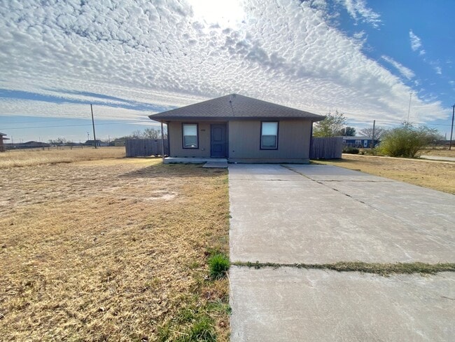 Building Photo - Great 3 bed 2 bath rural rental now available.