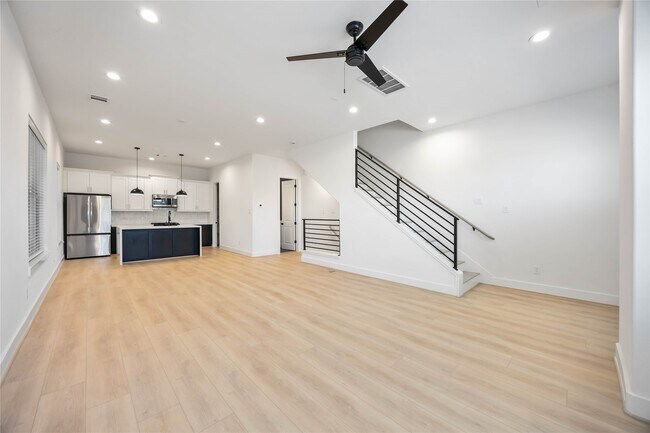 Photo - 2528 Live Oak St