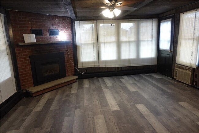 Photo - 304 Massachusetts Ave