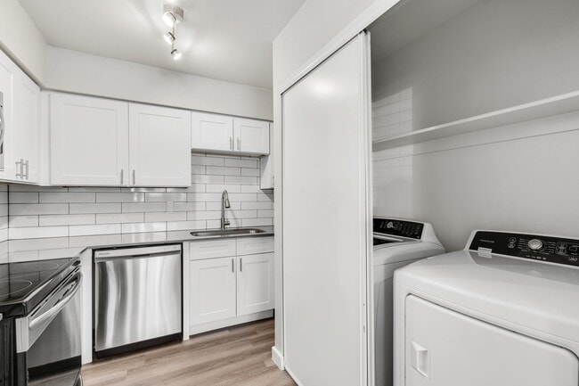 Building Photo - Solara Rental