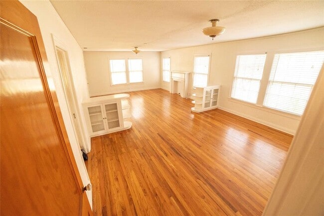 Photo - 5409 Woodview Ave