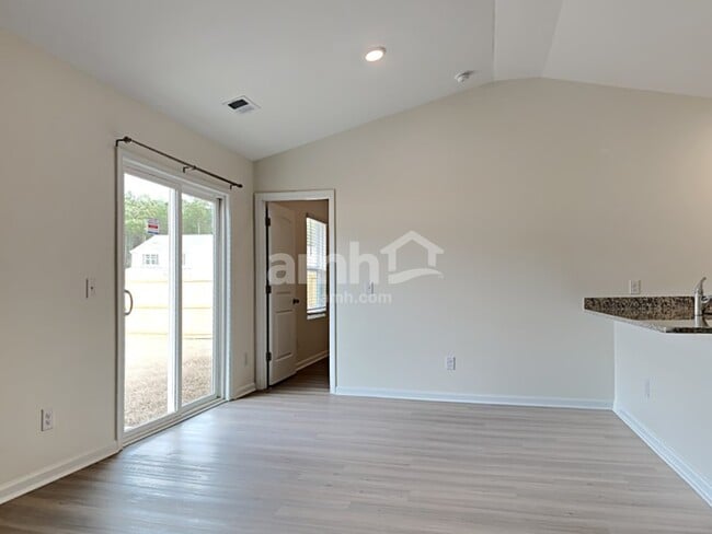 Photo - 1325 John Swann St