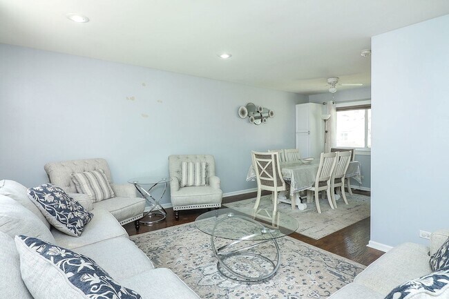 Photo - 812 W Appletree Ln