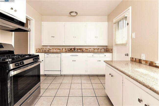 Photo - 14571 Juniper St