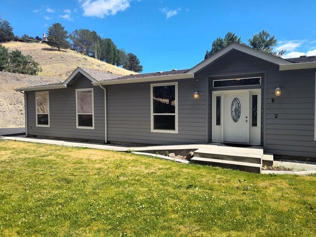 Photo - Spacious 3 Bed, 2 Bath Home with Shop & Stunning River Views – Clemans Addition