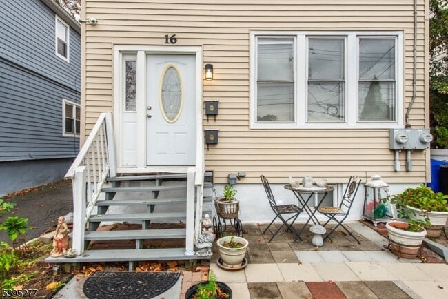 Photo - 16 Willet St