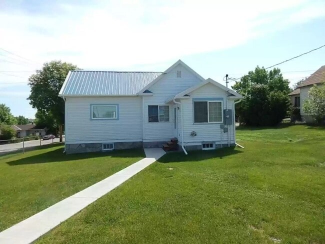 Photo - 151 9th Ave N