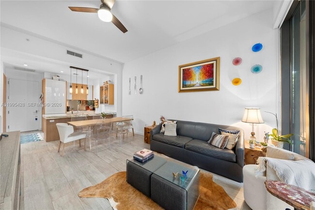 Building Photo - 2831 S Bayshore Dr Unit 406