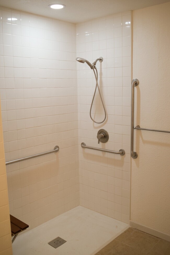 Photo - 731 W 40th St