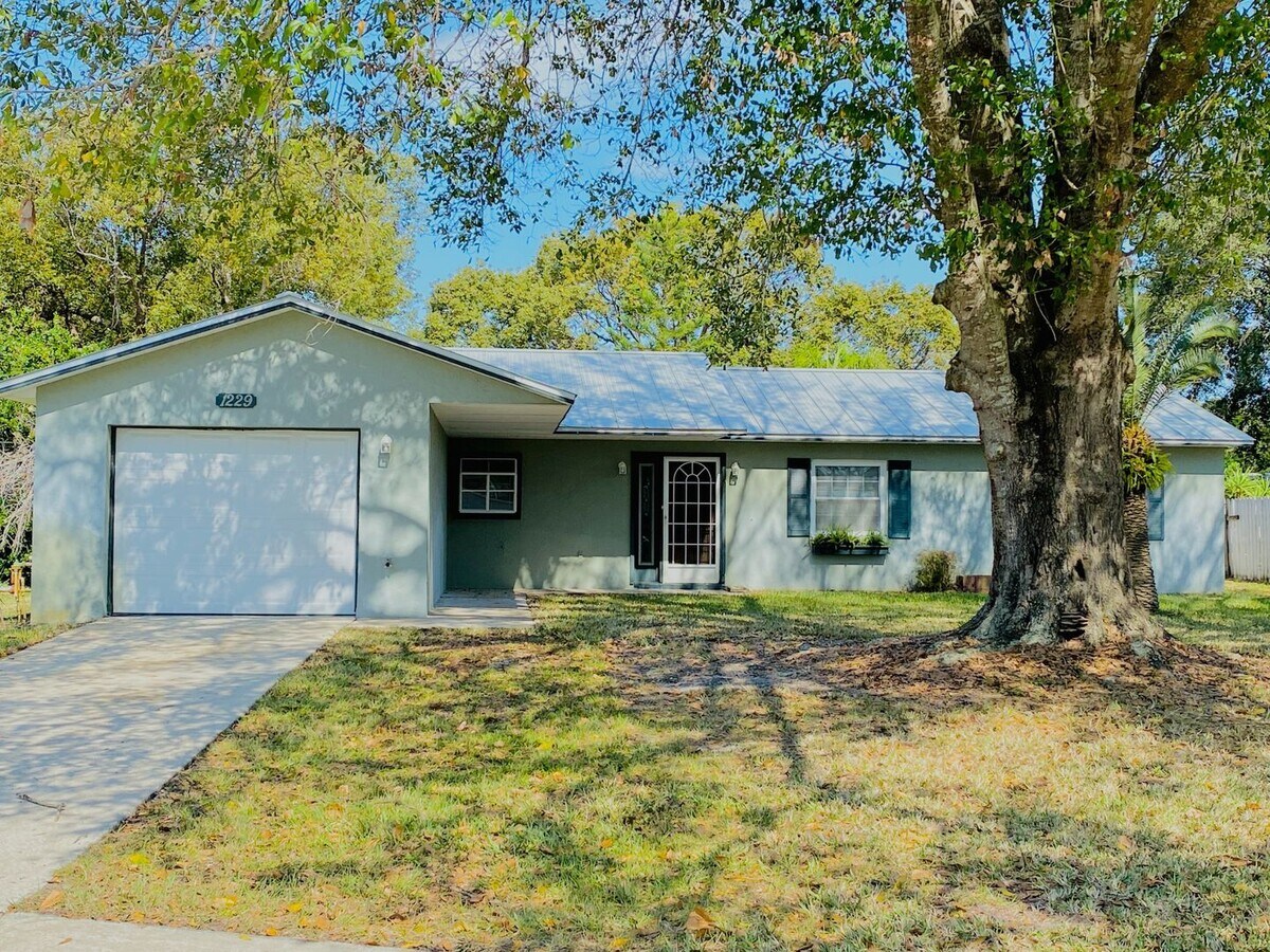 Photo - 1229 Justice St House