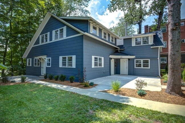 Building Photo - 237 Queen St Unit #1