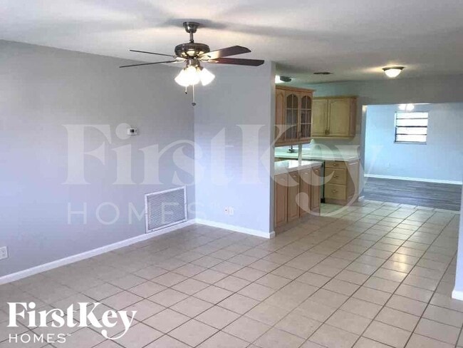 Photo - 1389 Meadowbrook Dr