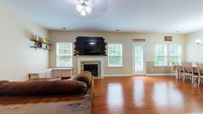 Photo - 106 Blackwater Way