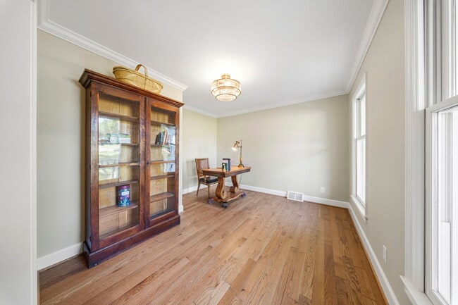 414 Phillips Ln