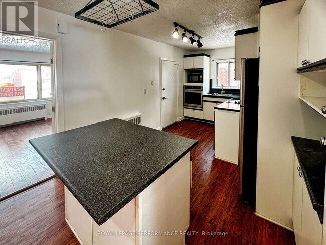 Photo - 330 Donald St Unité 2