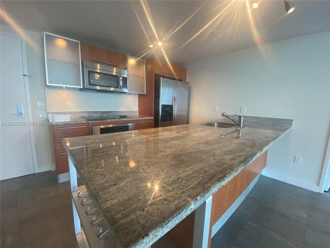 Building Photo - 185 SW 7th St Unit 4206