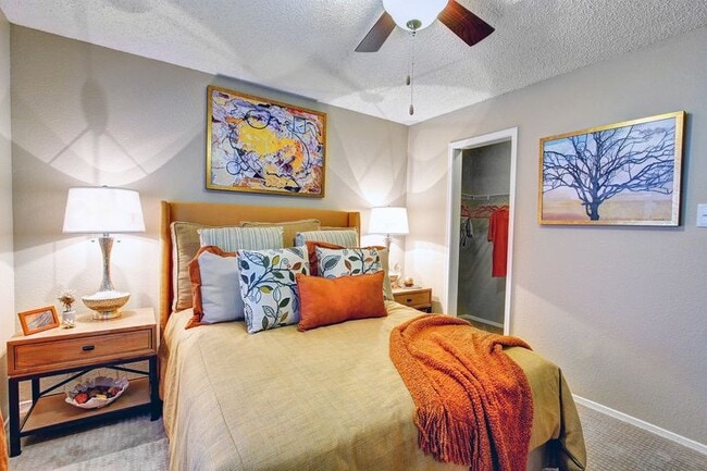 Photo - 2015 Cedar Bend Dr Unit Apartment
