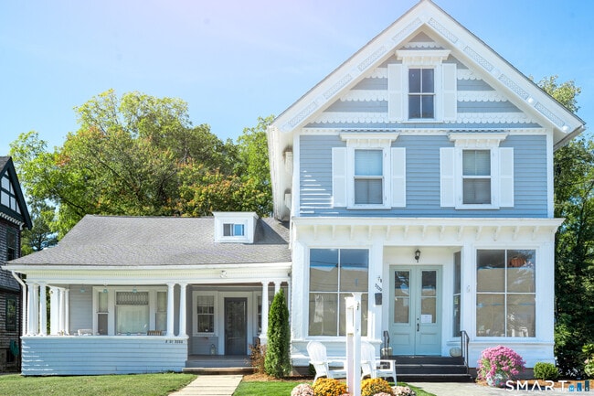 Photo - 2233 Main St