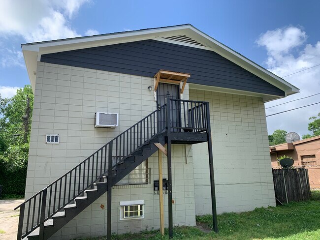 Front facade - 881 Violet St Unit 4