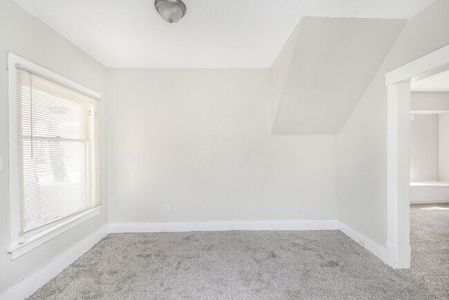 Photo - 1316-1318 E 85th St Unidad UP