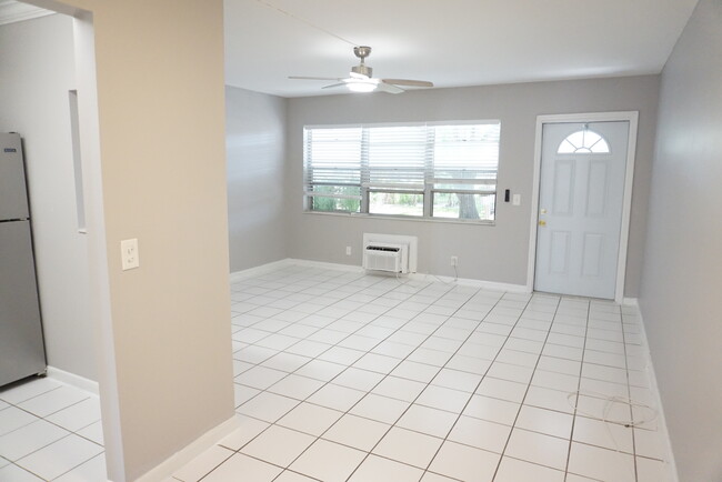 Photo - 294 Chatham O