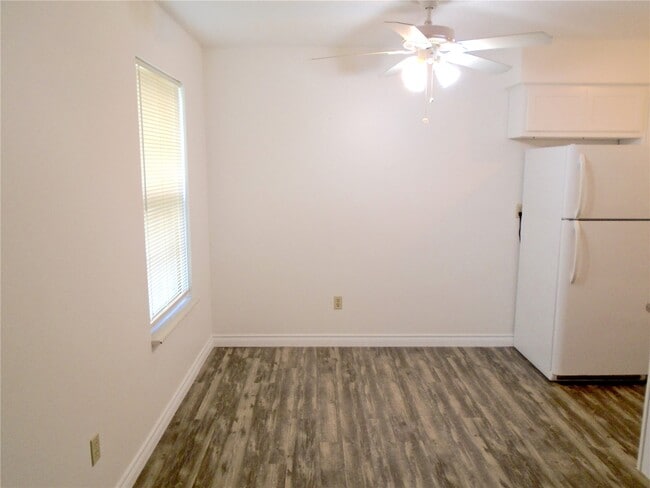 Photo - 1002 Apache Dr