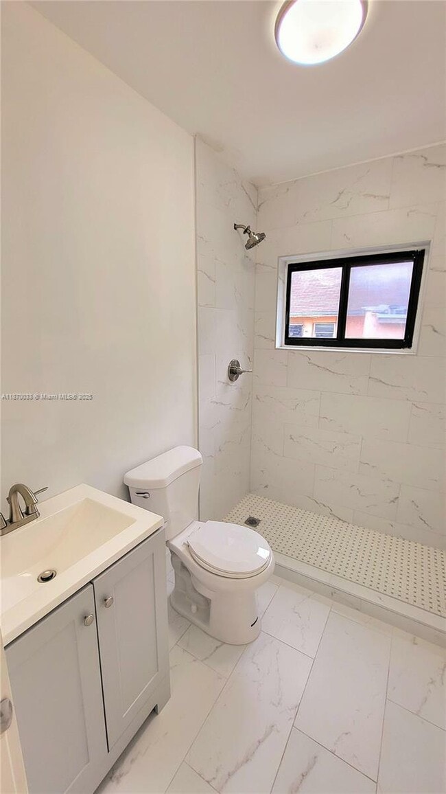 Photo - 681 NW 30th St