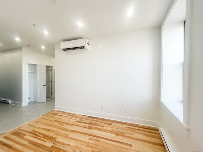 Photo - 207 Bank St Unidad 202