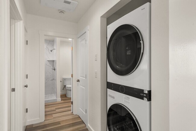 322-326 Lithia Ave Unit 326B