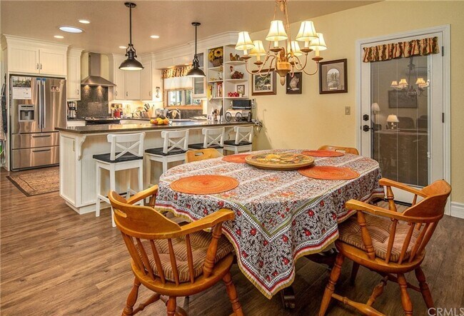 Photo - Sierra Ranch w/Lake