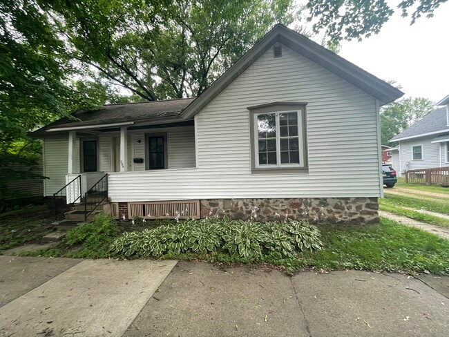 Photo - 120 N 4th Ave