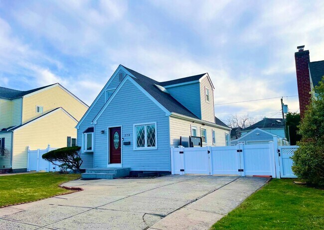 Photo - 278 Devonshire Dr