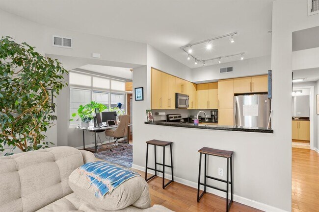 Photo - 54 Rainey St Unit 618