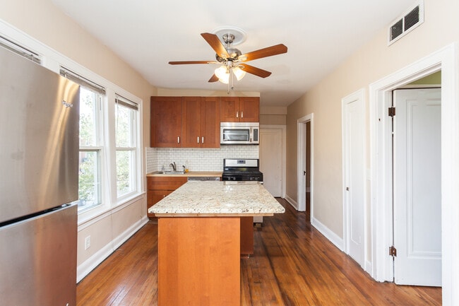 Photo - 2459 N Ashland Ave Unit 2F