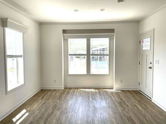 Photo - 122 S Lake Dr