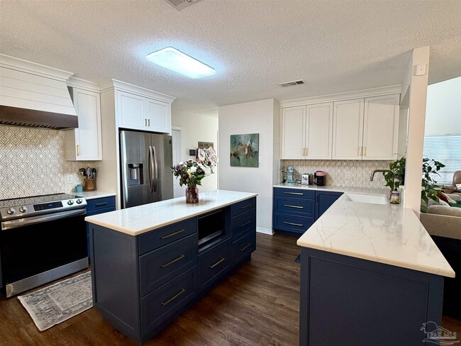 3110 Leesburg Square