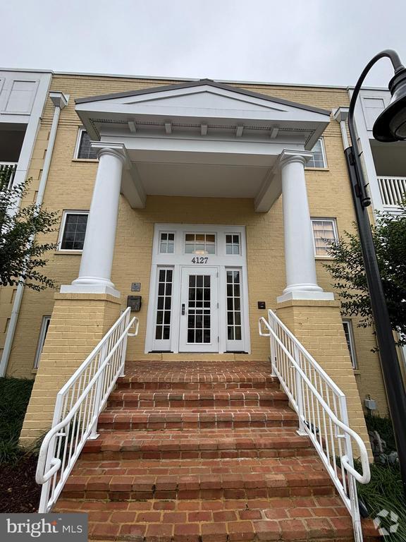 Building Photo - 4127 S Four Mile Run Dr Unit 302 Rental