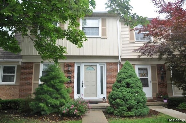 Building Photo - 1775 Brentwood Unit 344