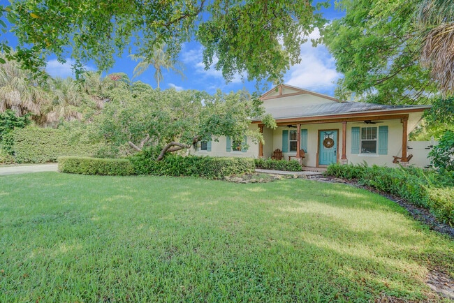 Building Photo - 715 SW 25th Pl Rental