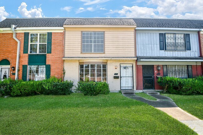 Building Photo - 6111 Fondren Rd Unit 11 Rental