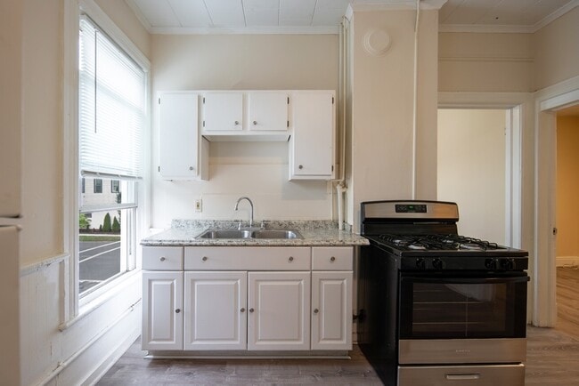 Photo - 629 4th Ave