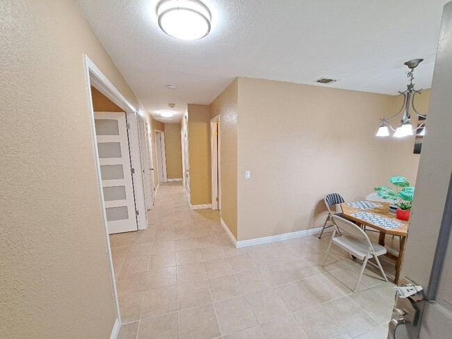 Photo - 2715 Ottowa Ave