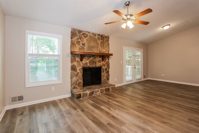 Photo - 392 Doeskin Ln SE