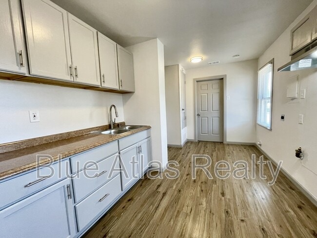 Photo - 2037 Beaumont St