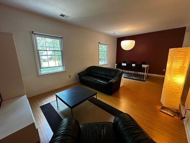113 Sherwood Ct