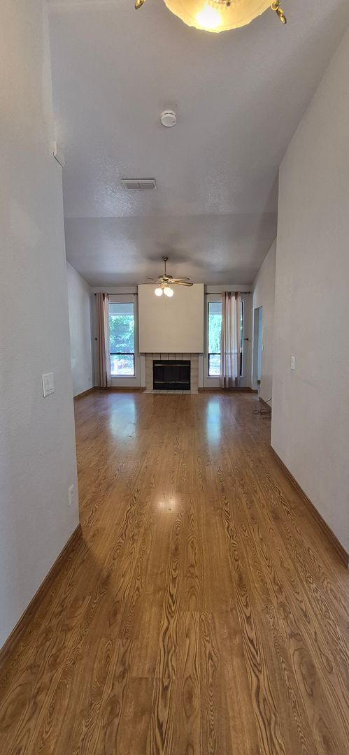 Photo - 642 Silvertop Way