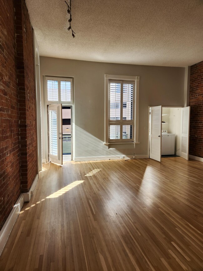 Building Photo - 1744 Blake St Rental