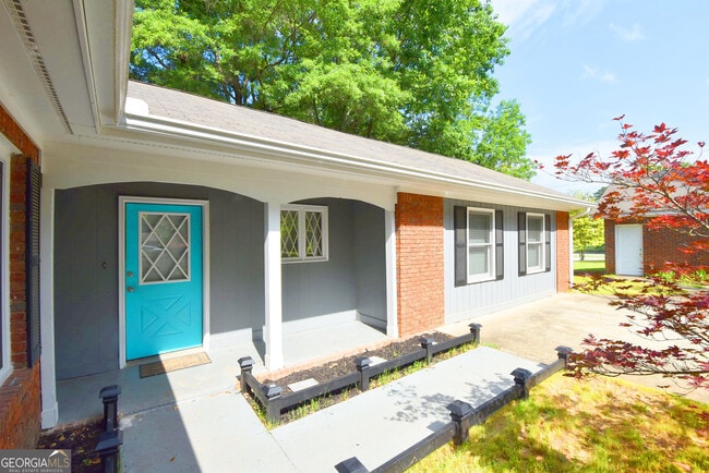 Photo - 98 Woodvalley Dr