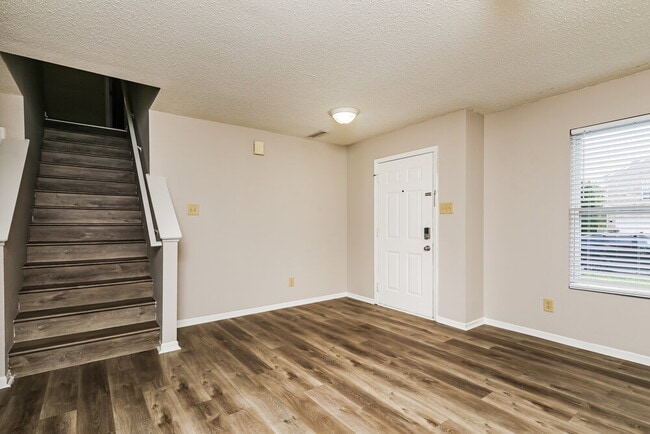 5660 Grassy Bank Dr