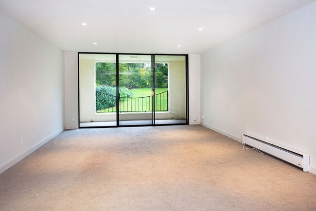 Photo - 2bed/2bath Condo in the Heart of Coast Village!